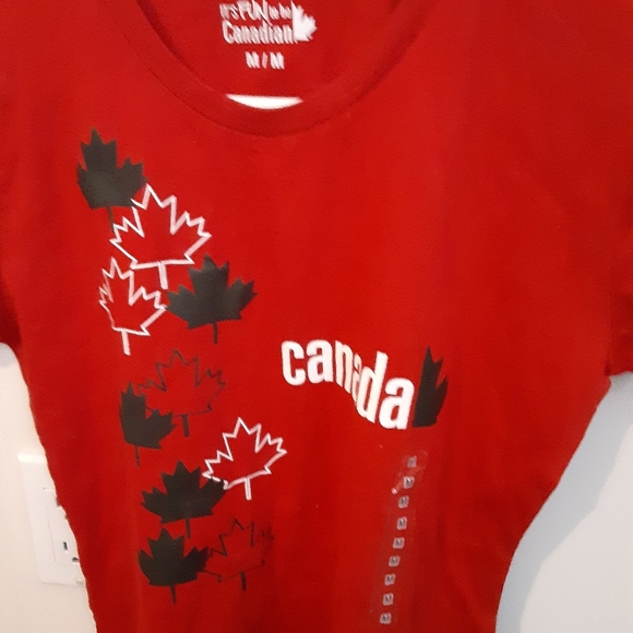 Ladies size medium Canada shirt - Picture 4 of 5